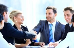 8 Pros and Cons of Hiring a Financial Advisor Before Retirement